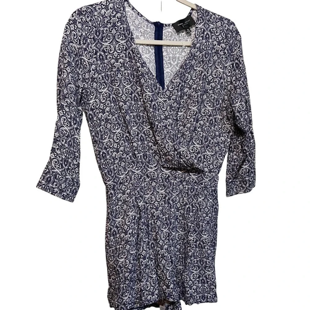 Romeo‎ & Juliet Couture Women Shorts Romper M Blue Paisley  3/4 Sleeve V-neck